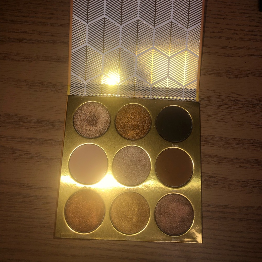 Juvias place eyeshadow palette